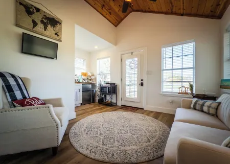 Oak Ridge Cottage ll - Cozy Place To Stay!