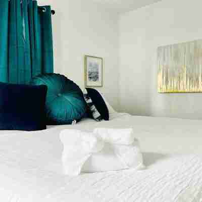 Charming & Centrally Located 1 Bedroom Apt / King Bed Rooms
