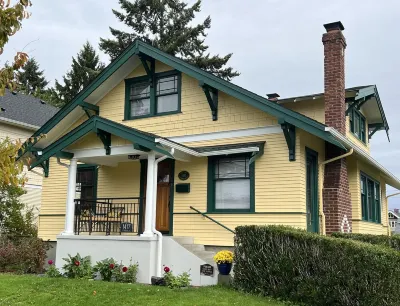 Craftsman Home near Tacoma Dome, Convention Center & Transit Отели рядом с достопримечательностью «W.W. Seymour Botanical Conservatory»
