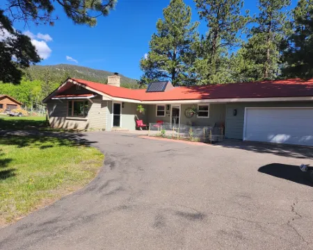Remodeled Cozy home: 20min to Wolfcreek Ski + 3min to Golf and Rio Grande River Hotels in South Fork