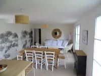 Maison de Plain Pied à 100 Mètres de la mer Hotels in La Flotte