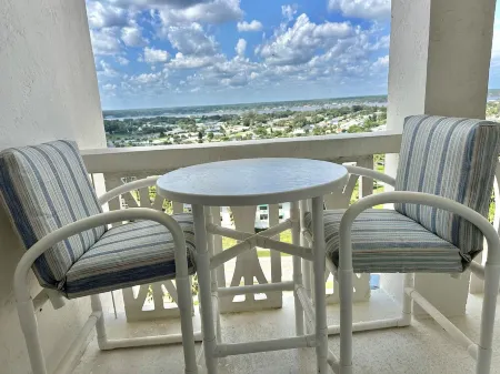 Dreams Come True! Charming 2-bedroom beachfront condo in delightful Ormond Beach