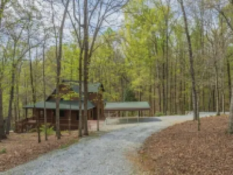 Large Private Lake Front Home on Level Lot, Kayaks, Fire Pit, Dock 哈特縣酒店