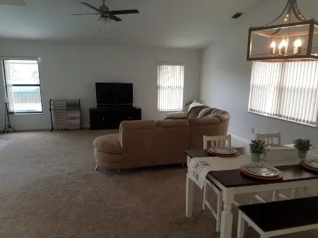 Cozy Oasis Отели рядом с достопримечательностью «Порт-Сент-Люси Ботаникал Гарденс»