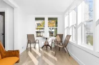 Kaiser House Sleeps 8, Traverse City 3 minutes away!  Pet friendly Elmwood Charter Township住宿飯店