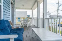 5BR 5BA w/ Hot Tub, ample Parking, 2 Blocks from Beach, Boardwalk & Downtown!