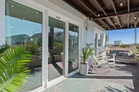 2nd Row, 2 minute walk to sand, Pool, Sleeps 6, - Downstairs