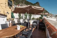 Apartment overlooking Vernazza's beautiful Marconi Square.