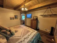 Riverfront, Authentic, Luxury Log Cabin-Bison