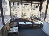 The Riverside Brickhouse- 6 Bedrooms, 2 Bathroom, Riverviews, Grill, AC/Wifi
