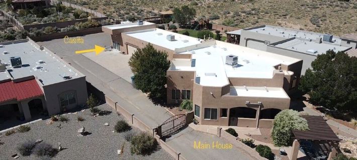 Kelly’s Casita with Gated Off Road Parking.  Private, Quiet, Clean, Comfortable. Hotels in Sandoval County
