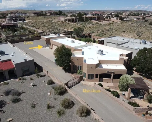 Kelly’s Casita with Gated Off Road Parking.  Private, Quiet, Clean, Comfortable. Hotels in Rio Rancho