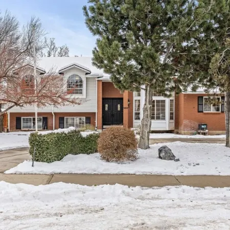 Designer home with hot tub, 2 Masters, 4 full baths, close to Sundance, BYU, UVU