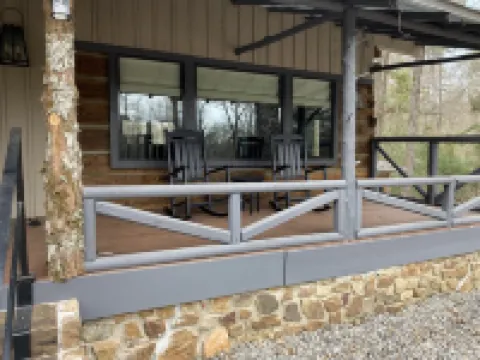 Modern cabin on beautiful Lake Greeson 45 minutes from Hot Springs!