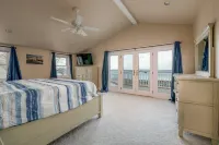 Beautiful, Spacious, Beachfront Home - Perfect for Entertaining Family & Friends