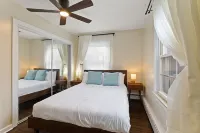 Entire house in Speedway! Pool~Big Yard~King Beds