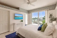 Luxury Waterfront Villa with Kayaks, Fishing, Bikes, Heated Pool, Fire Pit