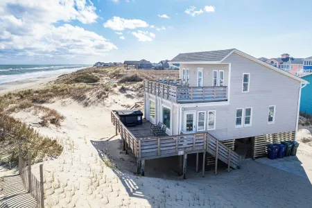 Unbelievable Oceanfront Views! w/Hot Tub and Large Deck Space in South Nags Head