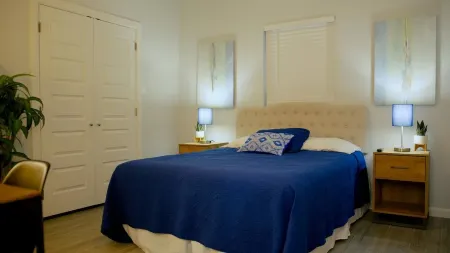 Contemporary Apartment! -near 10th-