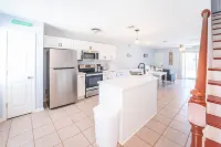 Beautiful 2 bedroom home, close to the beach