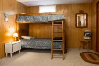 Mountain View Chalet Hotels in Indian Lake