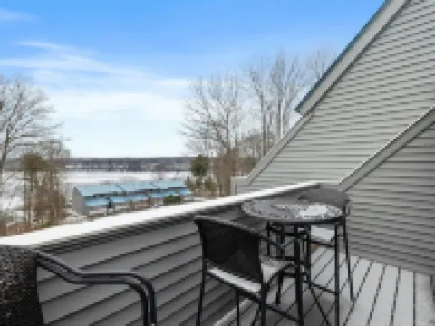 Townhome w/ amazing Paugus Bay - Lake Winnipesaukee - Views Hotels in Laconia