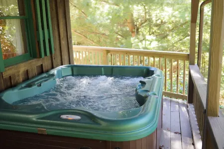 Secluded Hot Tub Cabin in the Heart of Southeast Ohio