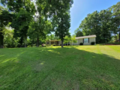 4. Spacious historic home in Lake Guntersville