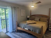 Cozy, remodeled condo on the Saluda River near downtown Columbia and the Zoo