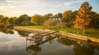 Tranquil Lakefront Retreat with Boat Dock - Richland Chambers Lake