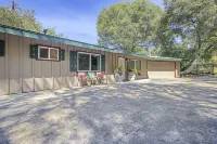 Sequoia House ~ 1 Mile from Park Entrance!