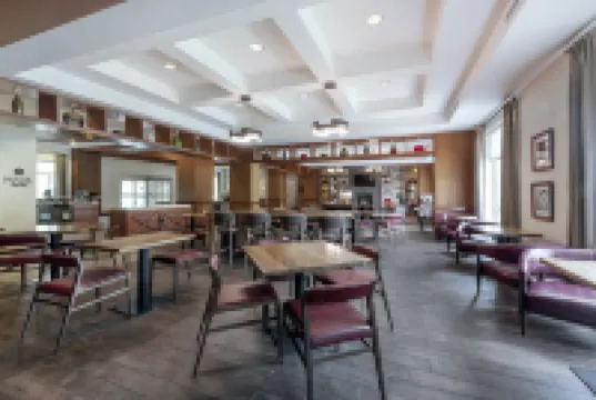 ダブルツリー バイ ヒルトン ローリー - ケーリー