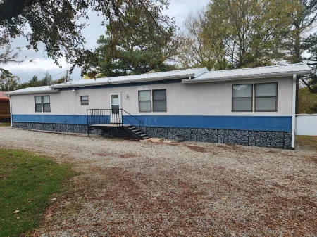 Quiet Retreat. 5 Minutes to the Marina and Boat Ramp and Pet Friendly!