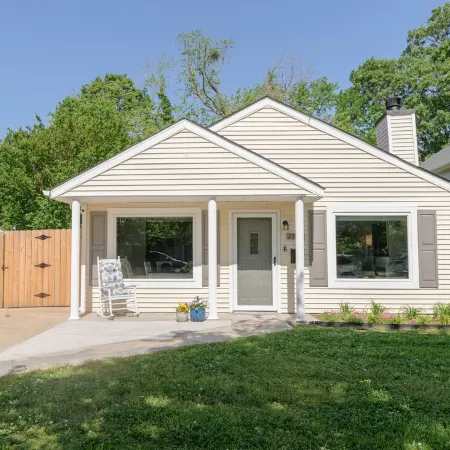 Family Friendly Beach Bungalow 2 blocks to beach, minutes from Hampton U & LAFB