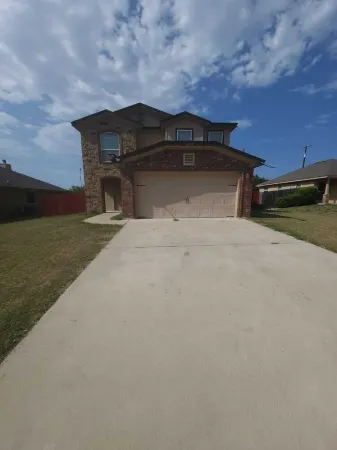 Beautiful 3 BR/ 2.5 BA with no backyard neighbors