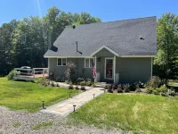 Hot Tub 15 Minutes to Boyne and Nubs! 메이플 리버 타운쉽 호텔