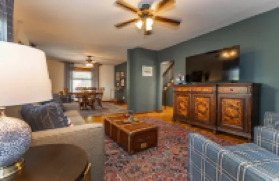 2 King Beds! Center of town! Pet friendly