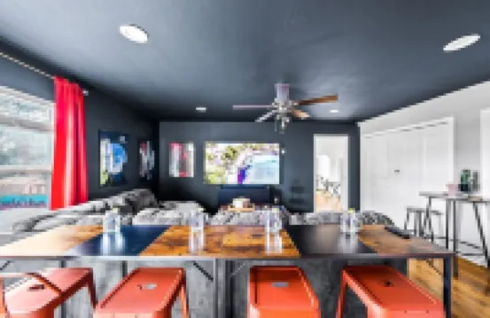 Family Central Oasis w/Pool Heating, Court, Game Room, Putt Putt, and Media Room