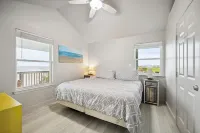 Beachfront, Pet Friendly house with unobstructed views and Gulf of Mexico Hotel in zona Galveston Island