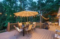 Hamilton Hideaway- Pool, Creek View w/ Scenic Deck