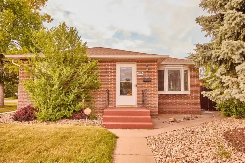 Charming 3 bdrm, 2 bath Brick Bungalow with private yard in Rapid City, SD