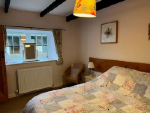 Stable Cottage -  spacious one level cottage with private courtyard.