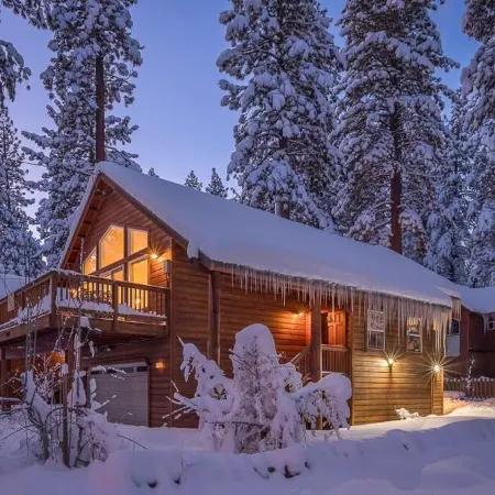 Spacious Tahoe home w/hot tub just 3 blocks to Kings Beach