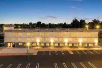 Spark by Hilton Modesto Hotels near Walmart