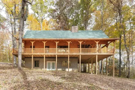 Epic Cabin 5 Miles from Hocking Hills Park.  Hot Tub, Sauna, Arcade and more!