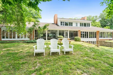 Waterfront oasis, tranquil masterpiece for relaxing and recreating beautifully