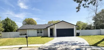 Sleeps 10 + Pool and Fully Fenced Yard plus enjoys 2 King Rooms 플로리다몰 호텔