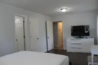 The Oasis in Murray Hill - Centrally Located- sleeps 8-  WiFi-Cozy-Free Parking