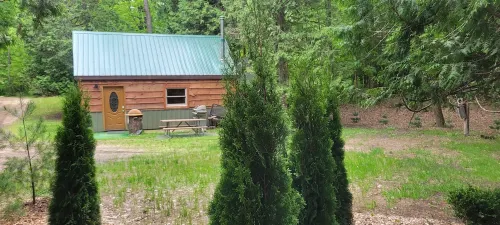 The "Bear Den"  500' Betsie river waterfront Guest home.