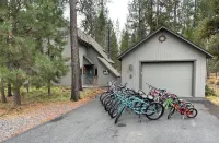 10 STAR RATING! Hot Tub/Bonus Room/Sleeping Loft/AC/SHARC/Bikes- Newly Remodeled